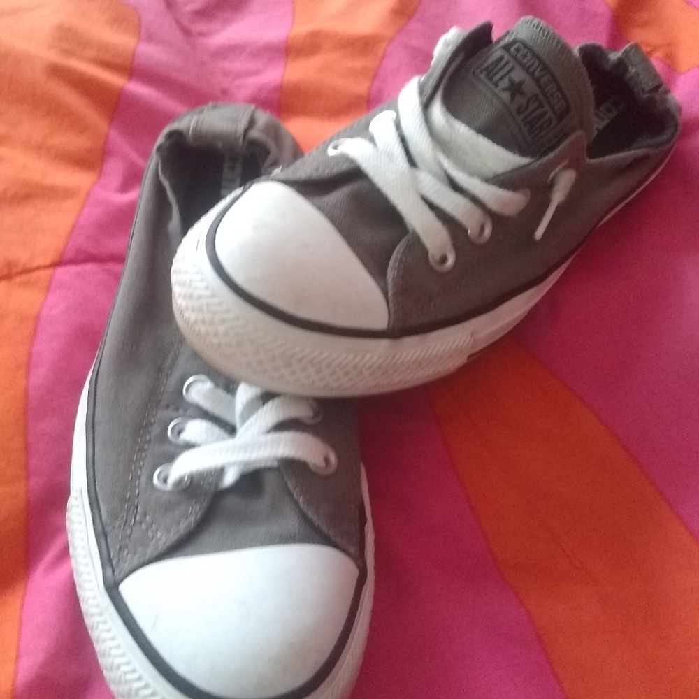 Women's converse grey shoe